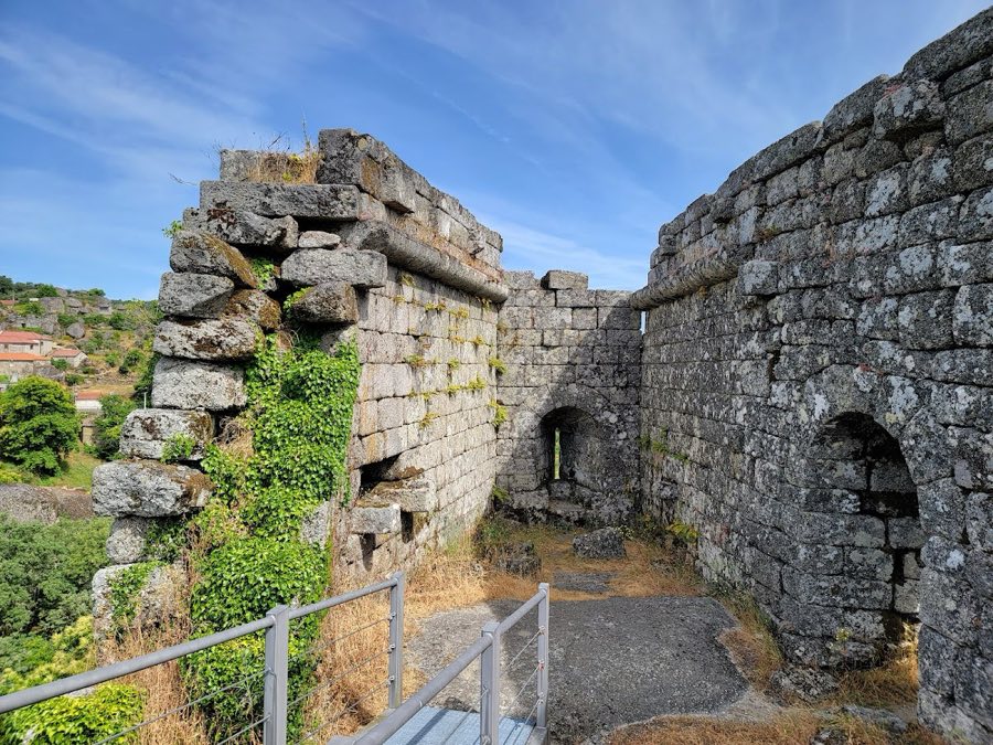 Castle of Pena de Aguiar image