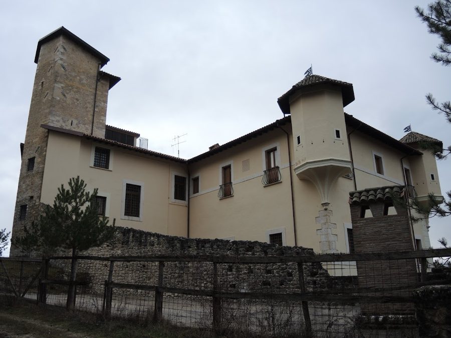 Castello Dragonetti de Torres, Pizzoli image