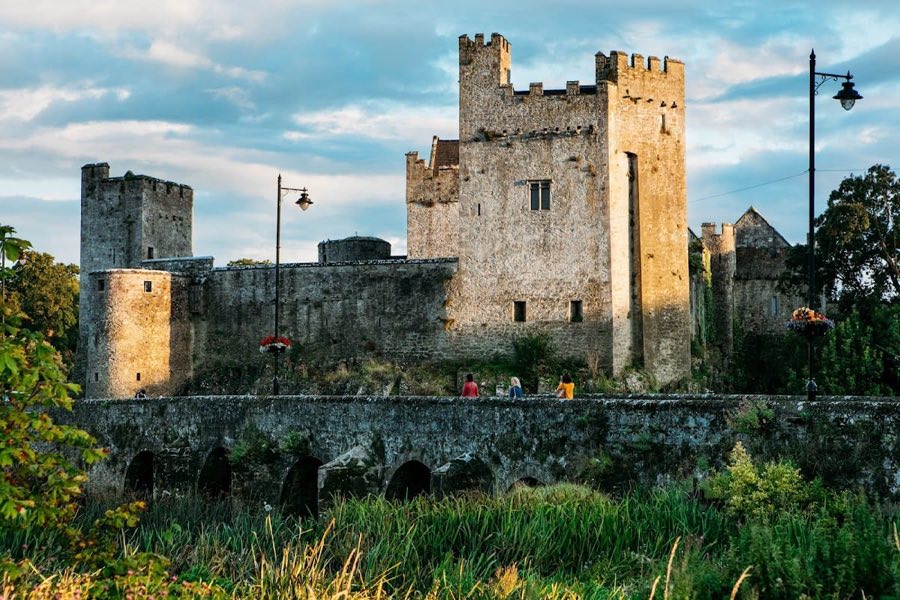 Cahir Castle image