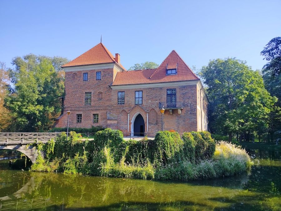 Opor贸w Castle image
