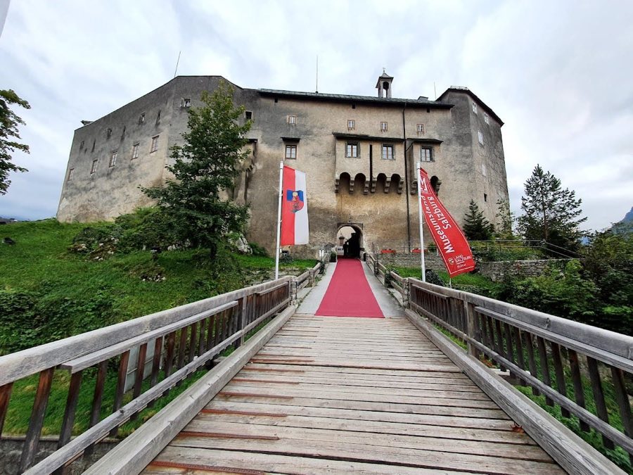 Burg Golling image