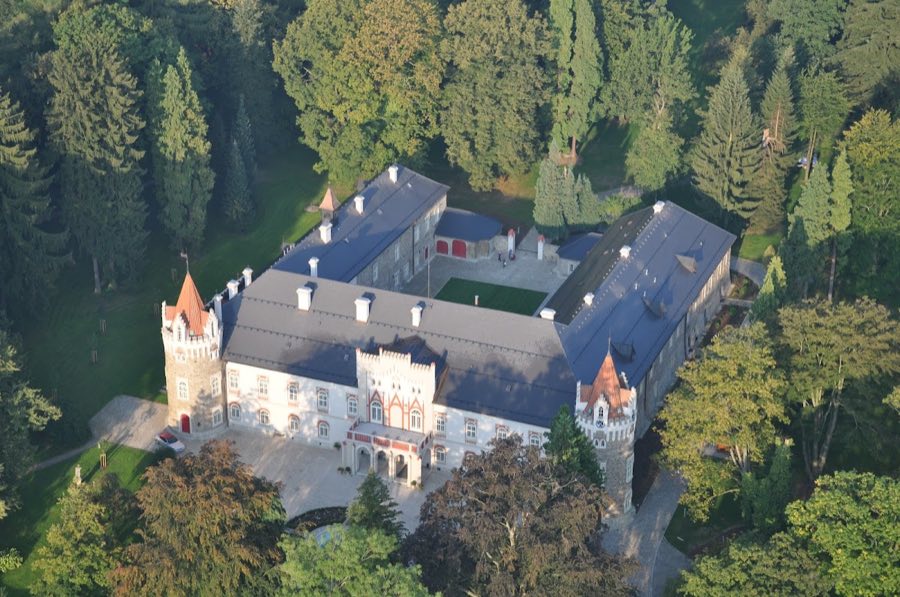 Zámek Herálec image