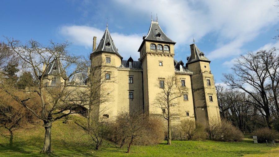 Go艂uch贸w Castle image