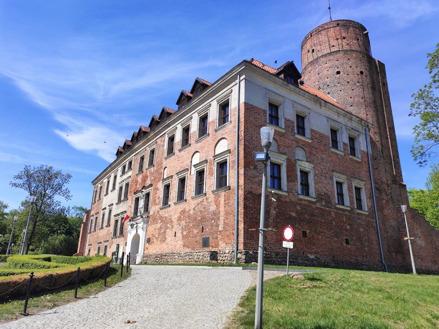 Uniej贸w Castle image