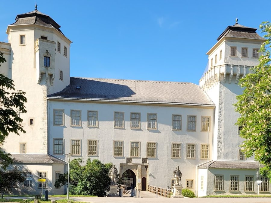 Schloss Asparn/Zaya image