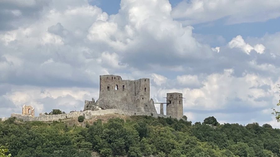 Castle of Csesznek image