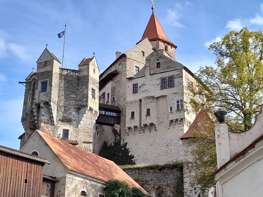 Pernštejn Castle image