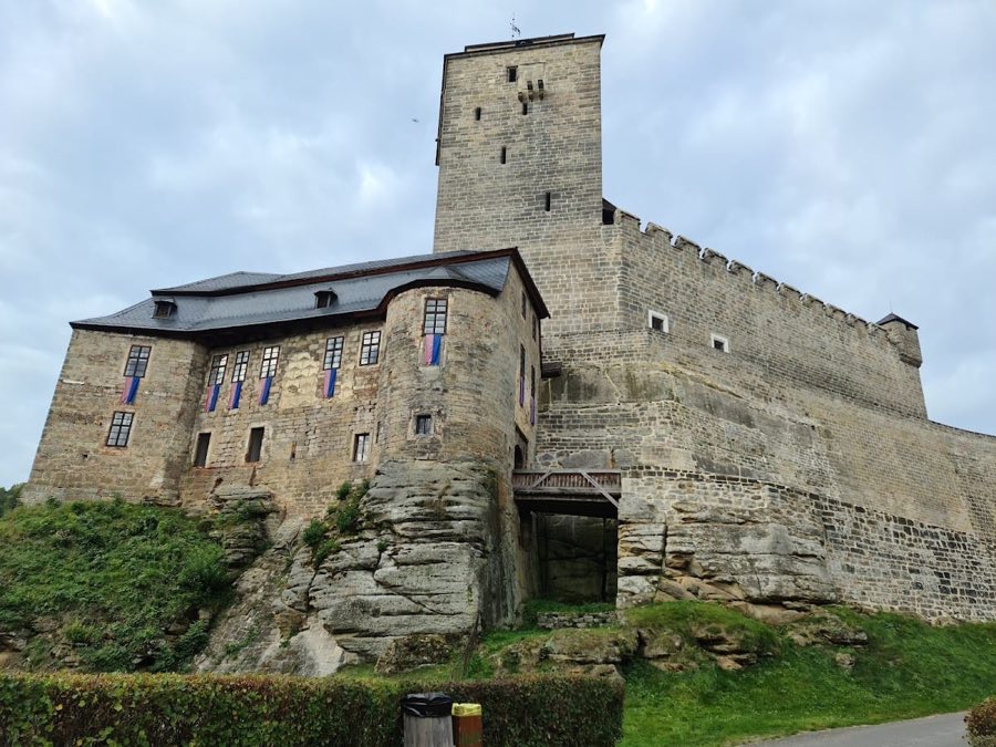 Kost Castle image
