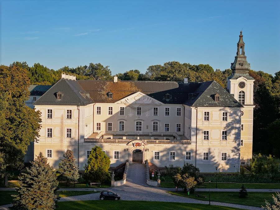 Zab贸r Palace image