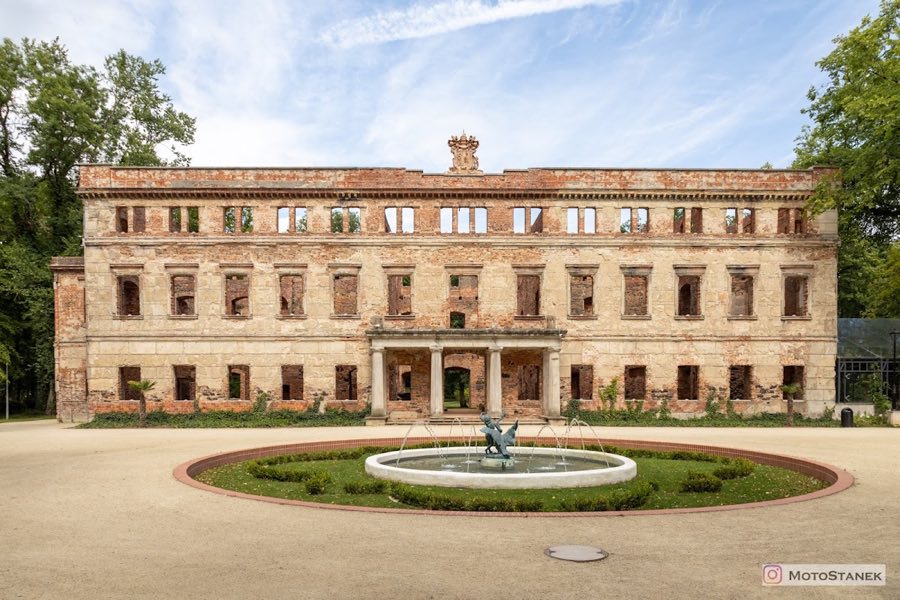 Zatonie Palace image