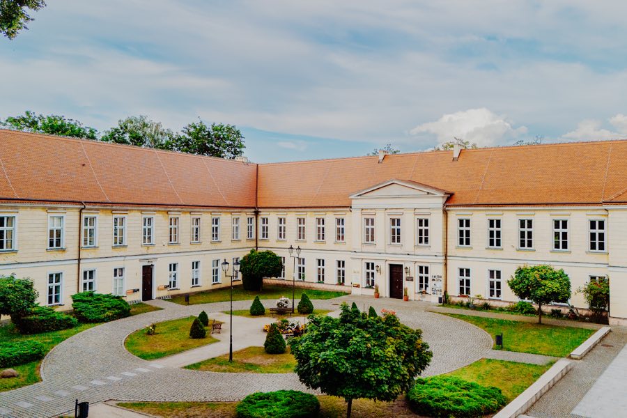 Trzebiat贸w Palace image