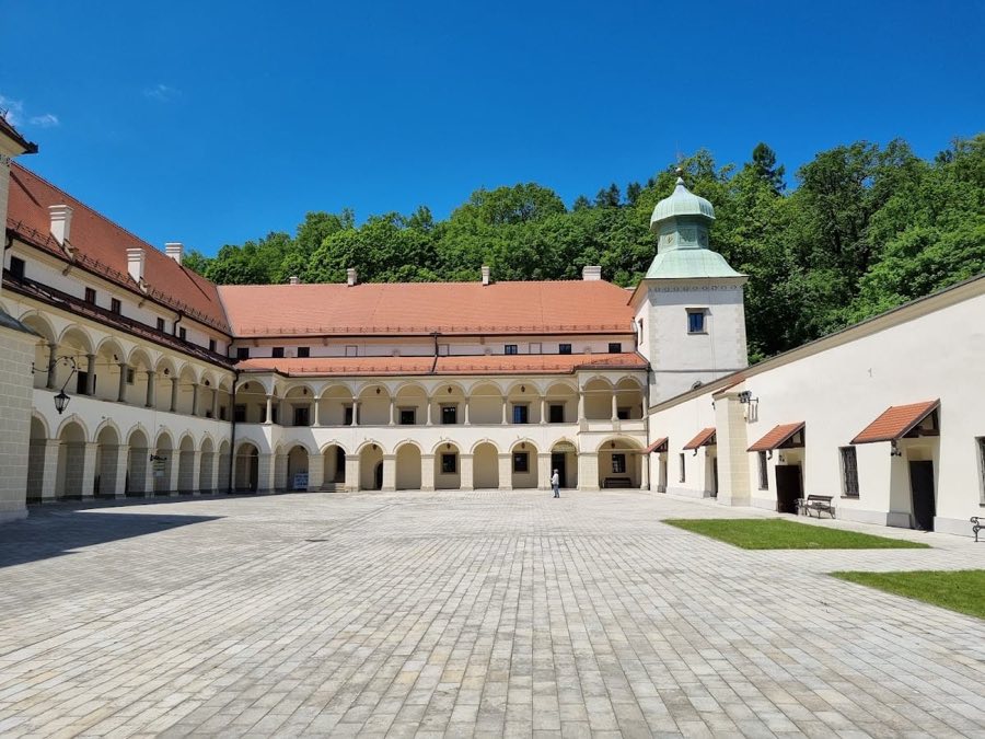 Sucha Beskidzka Castle image