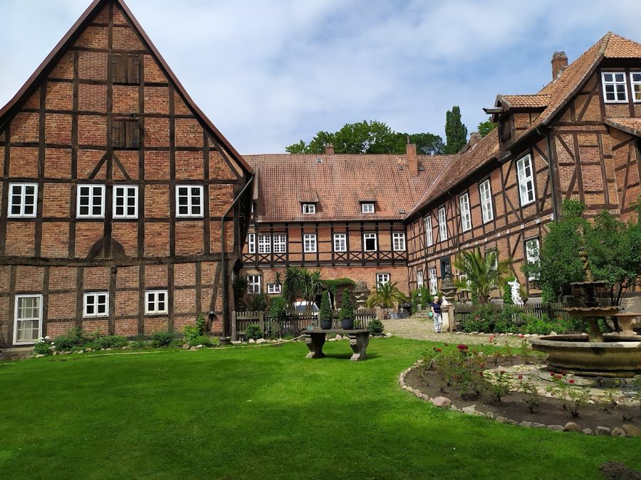 Ahlden House image