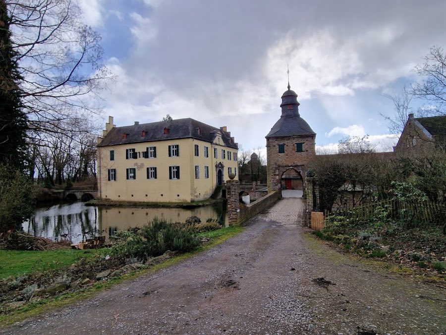 Burg Morenhoven image