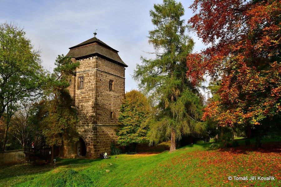 Tuchoraz Castle image