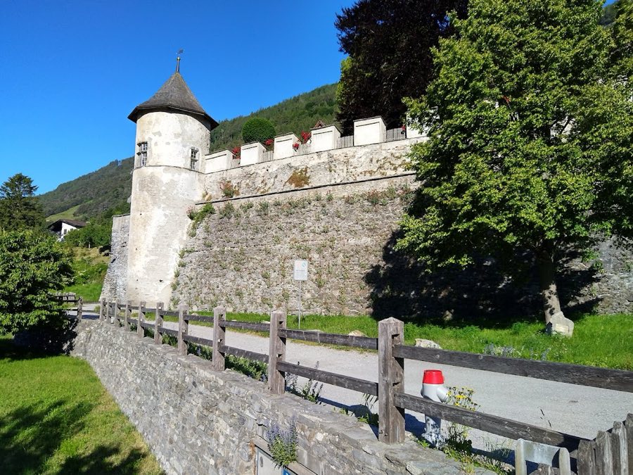 Haldenstein Castle image