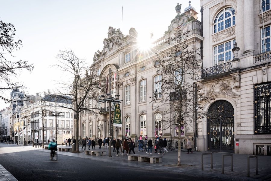 Paleis op de Meir image