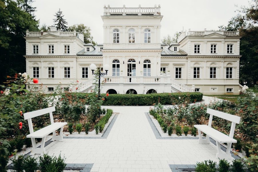 Wola-Chojnata Palace image