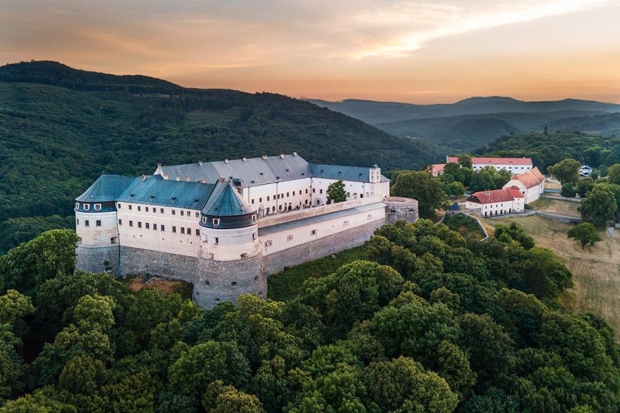Červený Kameň Castle image