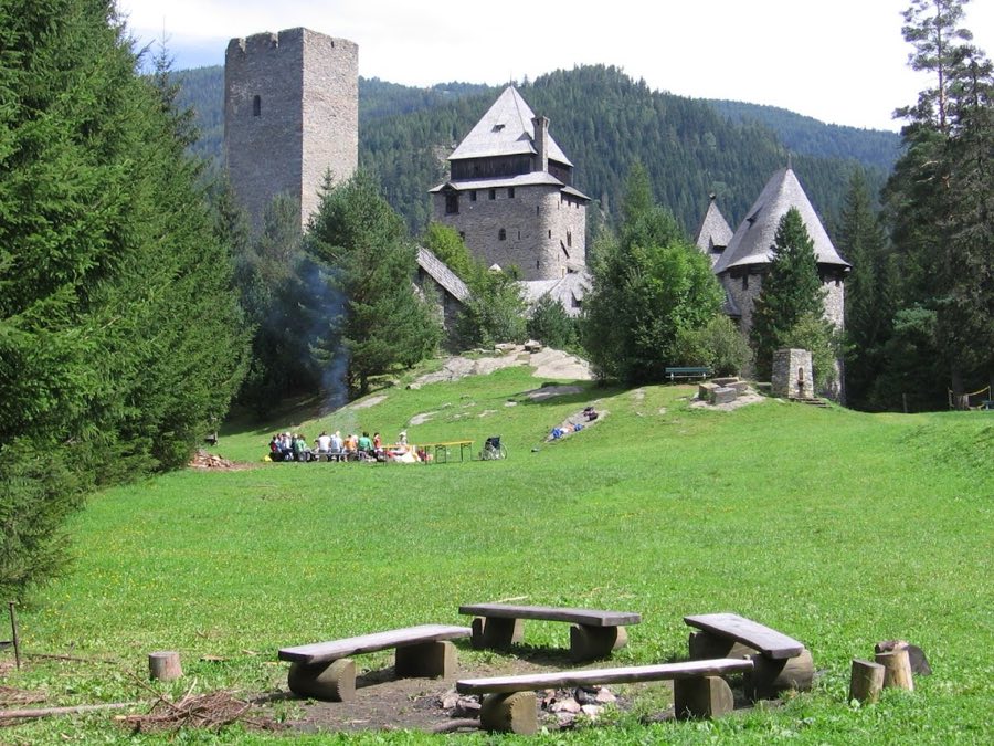Finstergrün Castle image