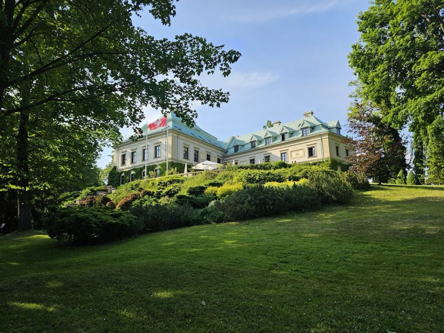 Chlewiska Castle image