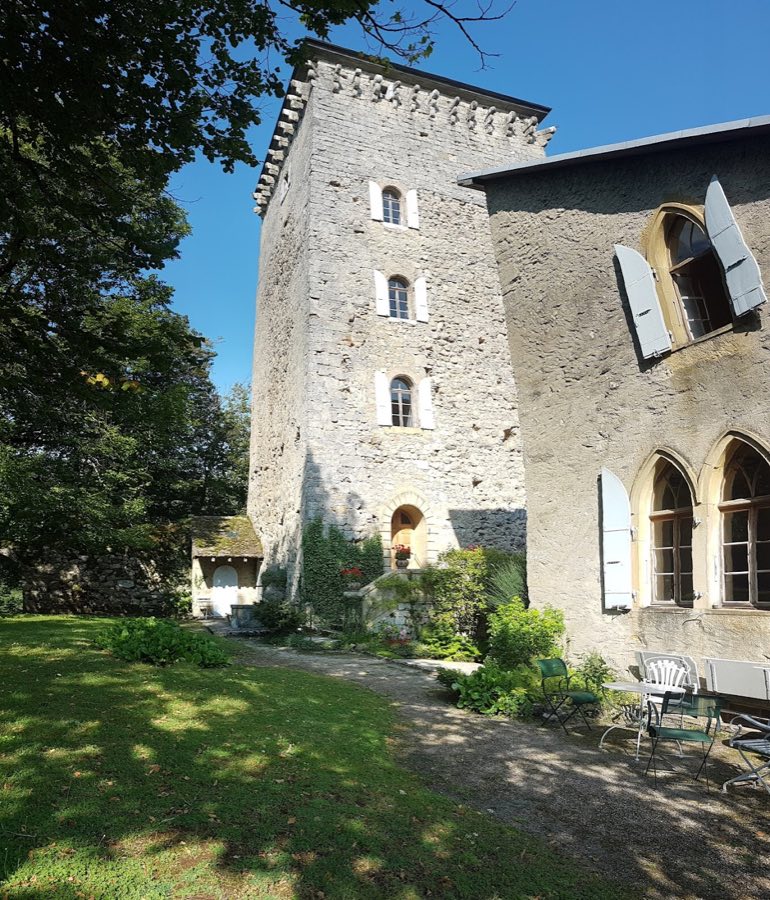 Les Clées Castle image