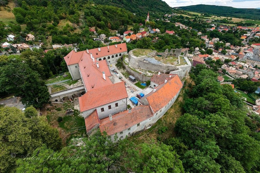 Modrý Kameň Castle image