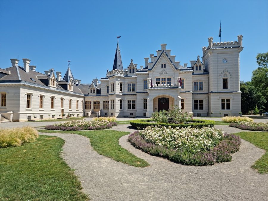 Nádasdy Mansion, Nádasdladány image