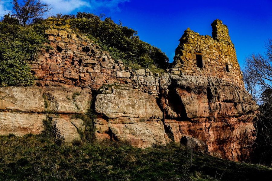 Innerwick Castle image